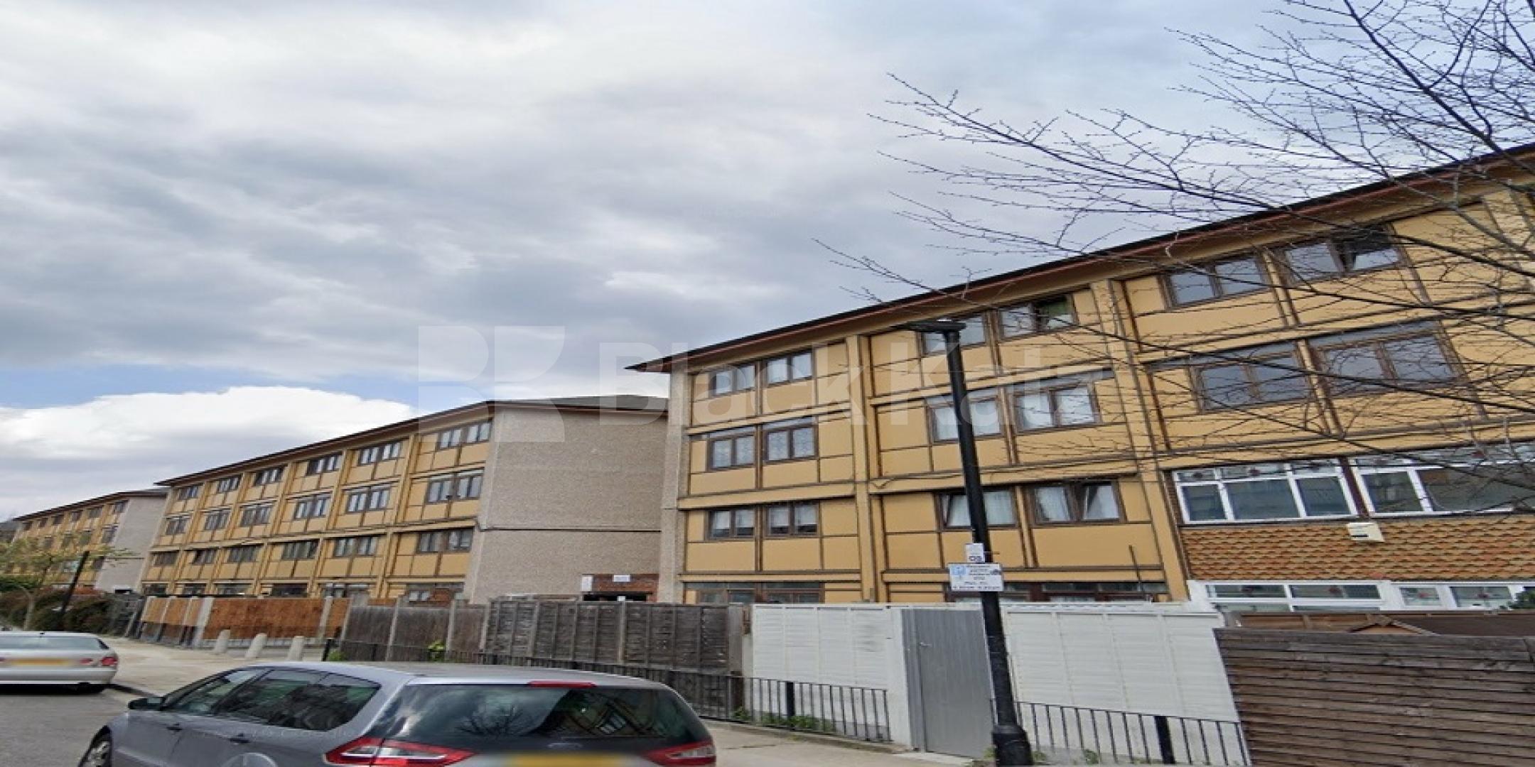 			NEWLY REFURBISHED 3 BEDROOM , 3 Bedroom, 1 bath, 1 reception Maisonette			 Seyssel Street, Isle Of Dogs